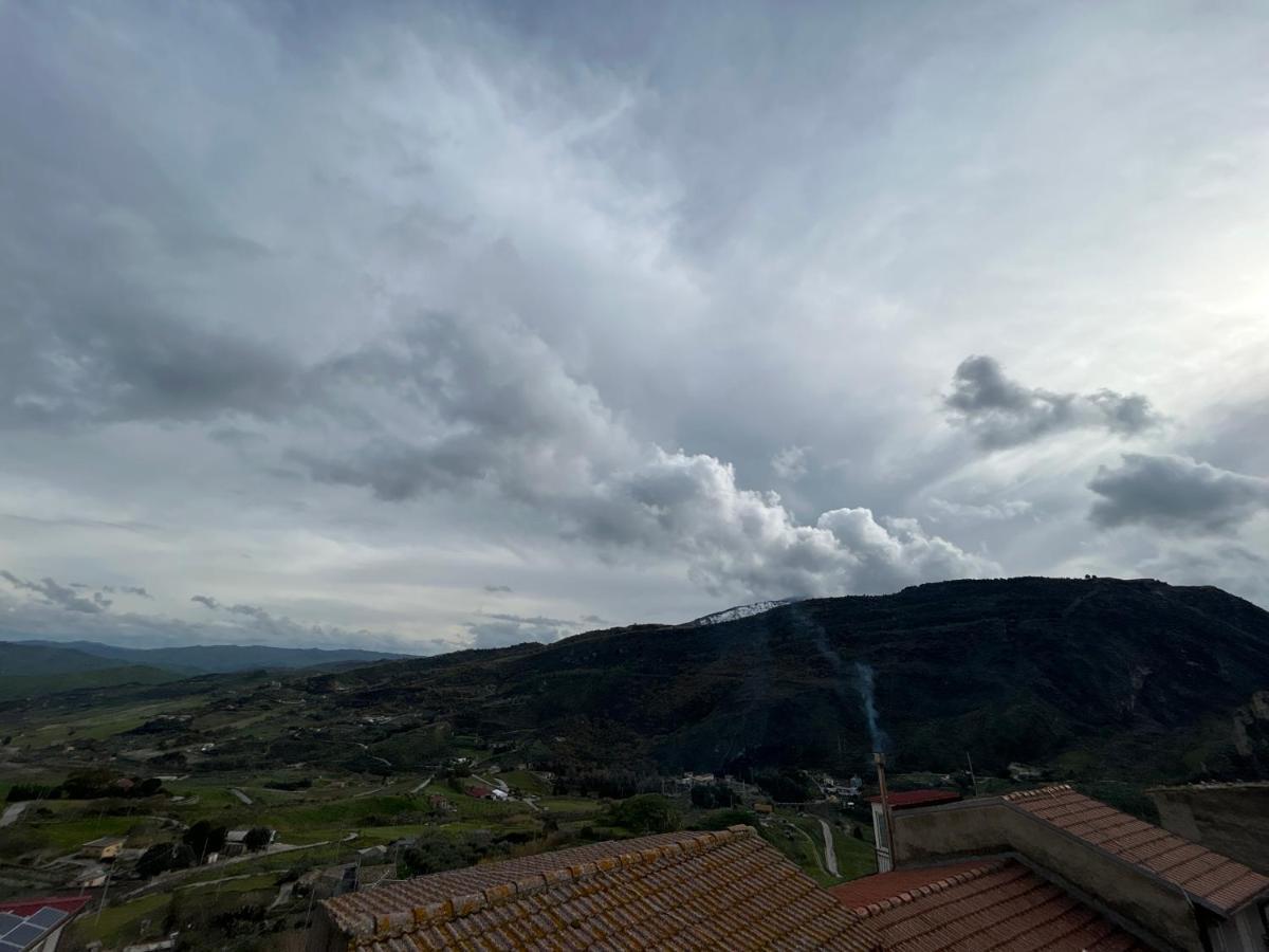 Casa Paradiso Castronuovo di Sicilia エクステリア 写真