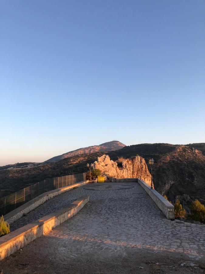 Casa Paradiso Castronuovo di Sicilia エクステリア 写真
